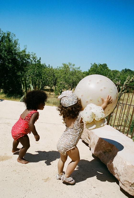 KONGES SLOJD - Ballon de plage gonflable Cerise Cherry – Cool Kids