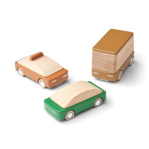 3 voitures en bois, une verte et 2 marrons